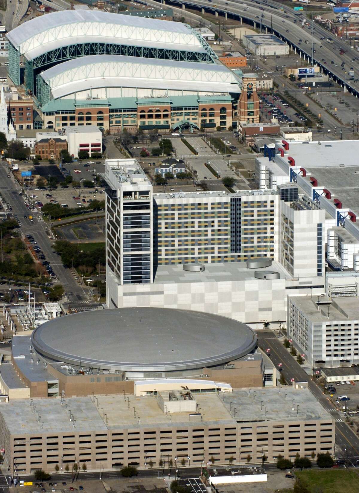 The Toyota Center (foreground) the Hilton Americas Houston and new addition to the George R. Brown Convention Center (center) and Minute Maid Field (with shiny white roof - back) along the east side of downtown. 1/19/2004 (Karl Stolleis/Houston Chronicle) HOUCHRON CAPTION (10/10/2004) SECOUTLOOK COLORFRONT: ROOM GLUT: A proposal to turn the Astrodome into a convention center hotel could threaten the viability of the Hilton Americas Houston Hotel, say some observers.