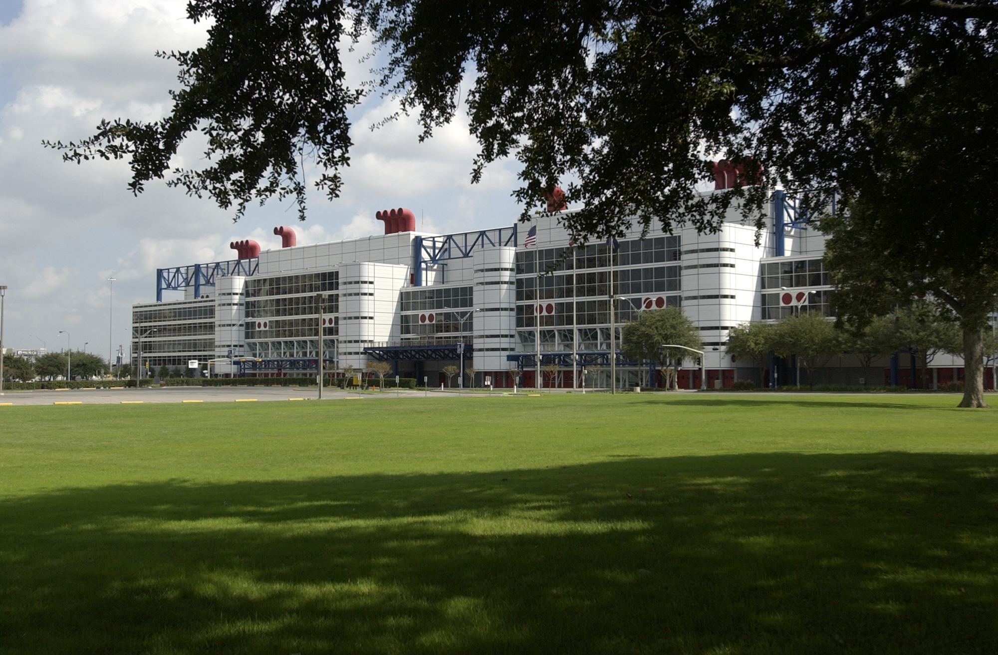 Super Bowl fans get first look at transformed Discovery Green