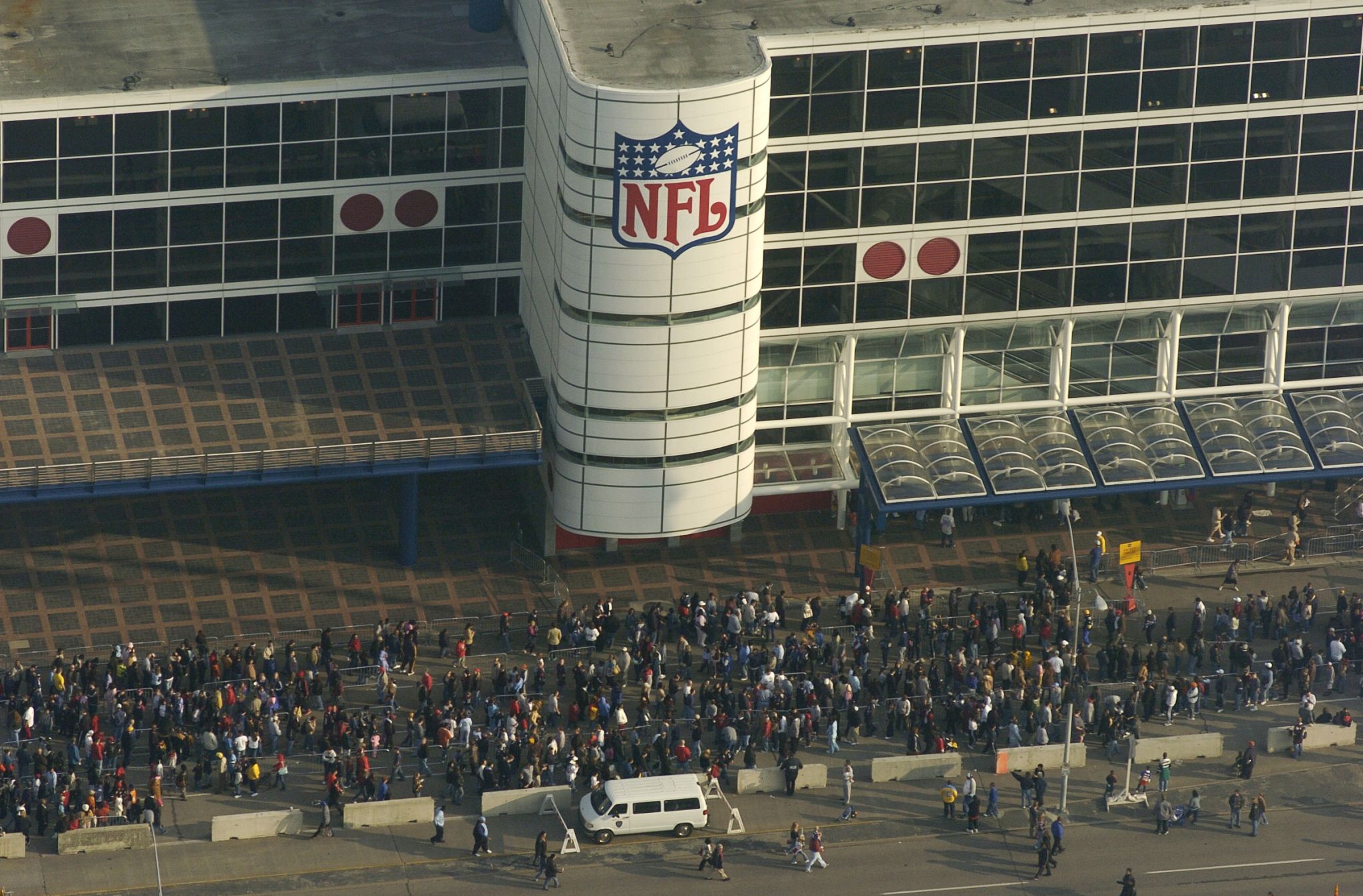 Super Bowl fans get first look at transformed Discovery Green