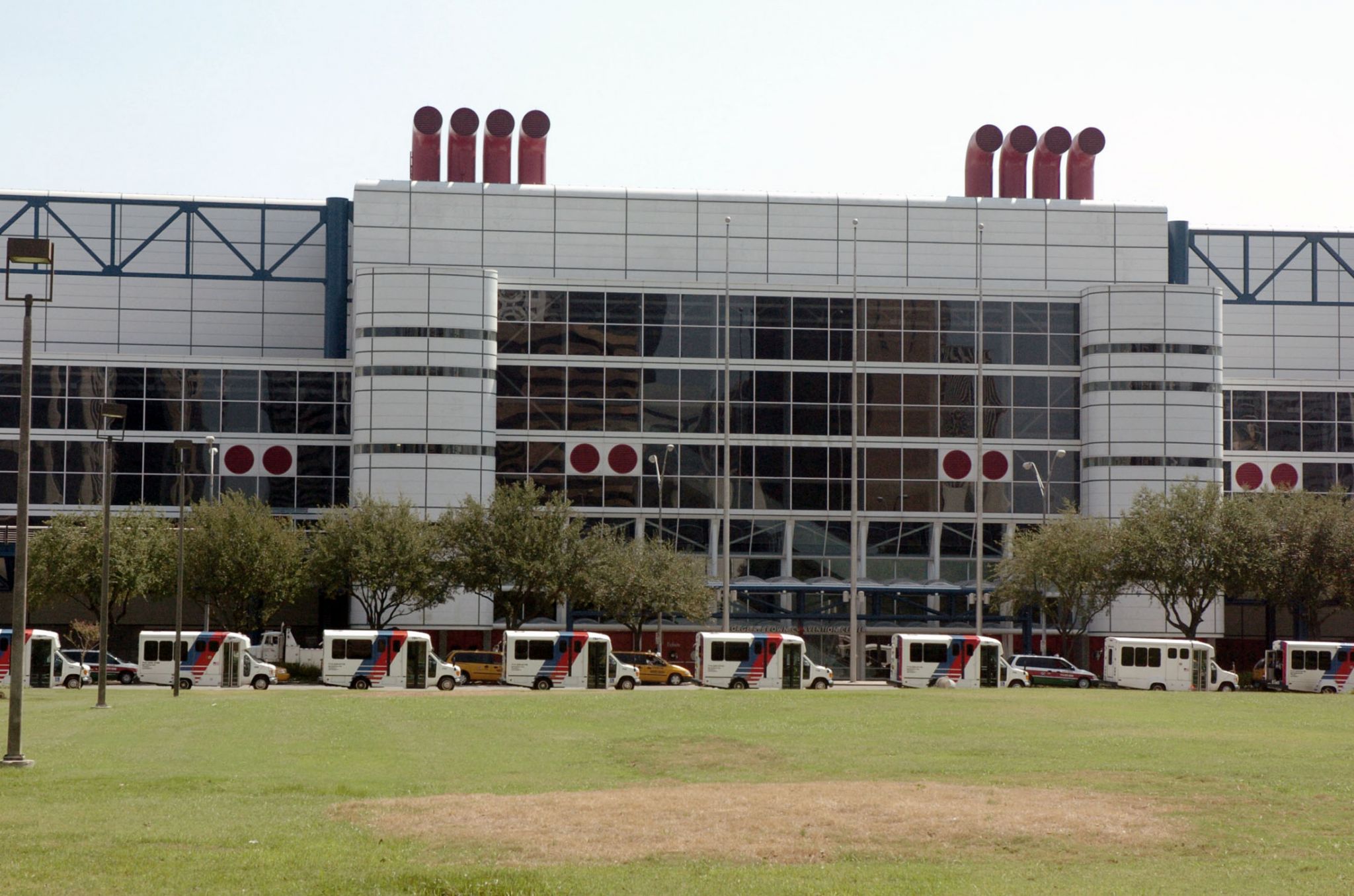 Super Bowl fans get first look at transformed Discovery Green