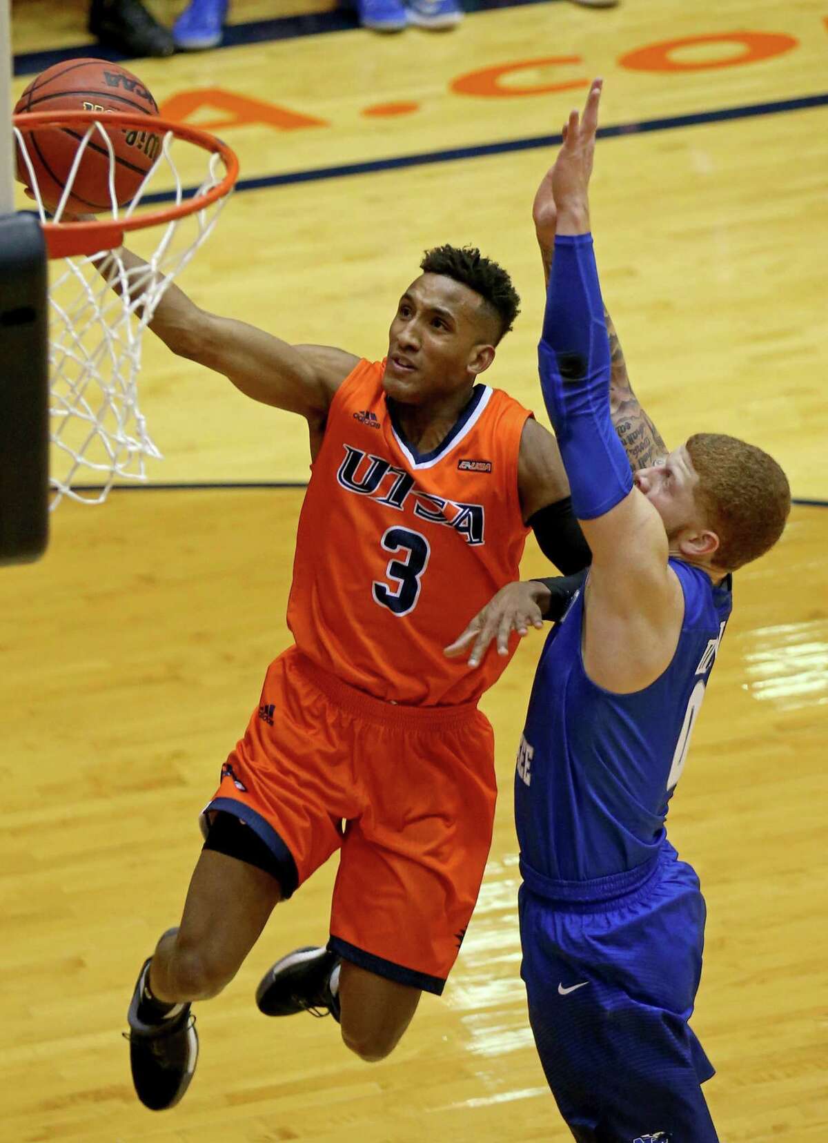 UTSA’s Gino Littles shoots around Middle Tennessee’s Tyrik Dixon during first half action on Feb. 2, 2017 at the Convocation Center.