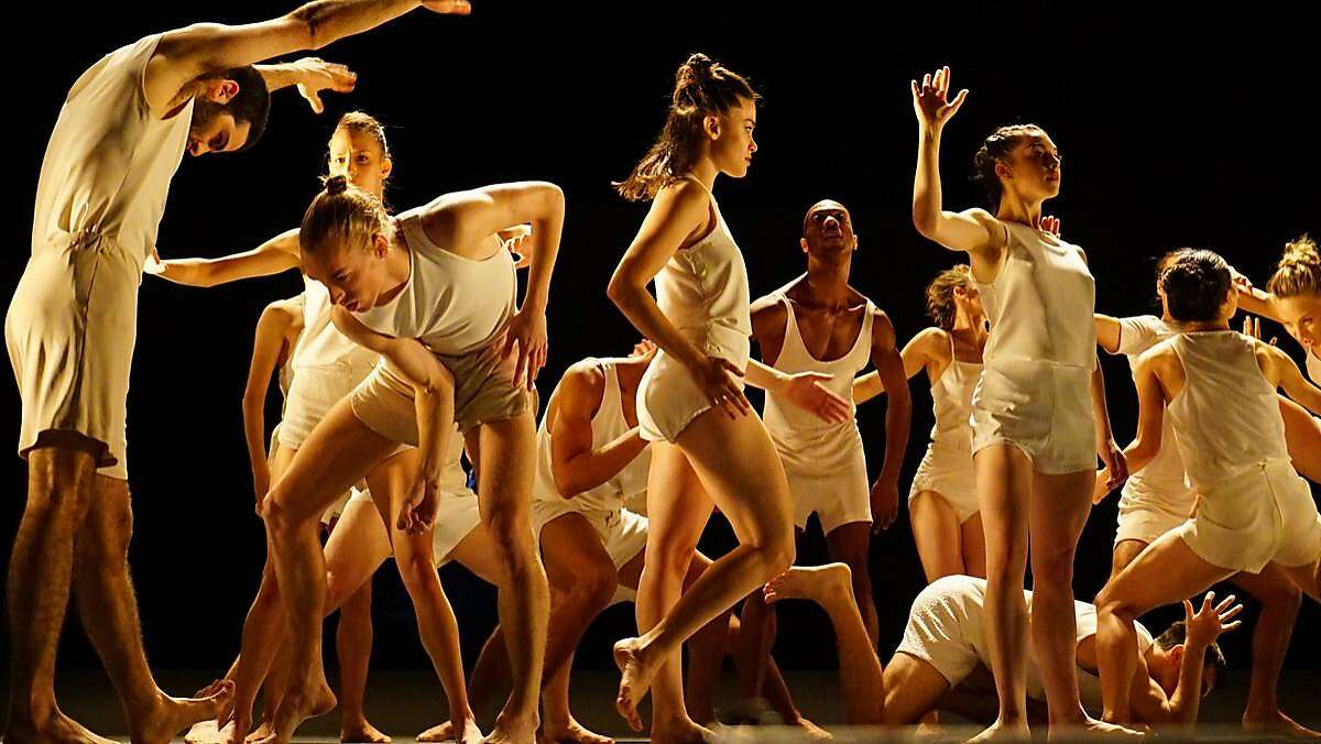 Batsheva changes vocabulary of dance