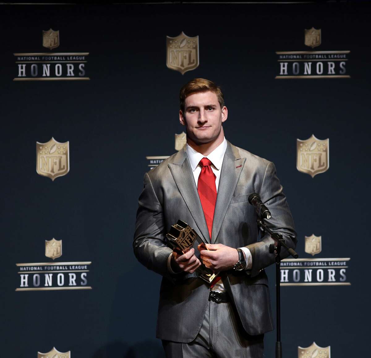 Red carpet fashion & winners from NFL Honors 2017