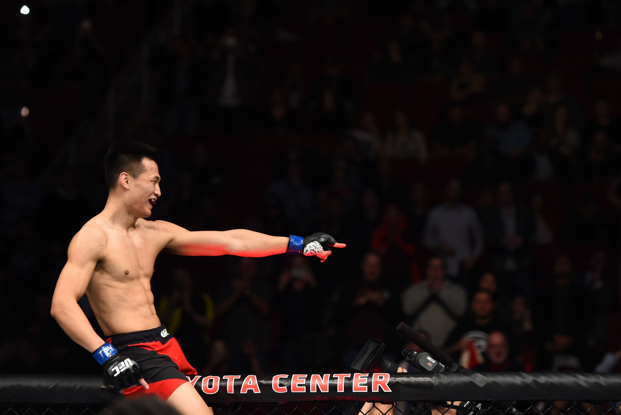 'Korean Zombie' impresses in his return to UFC in Houston