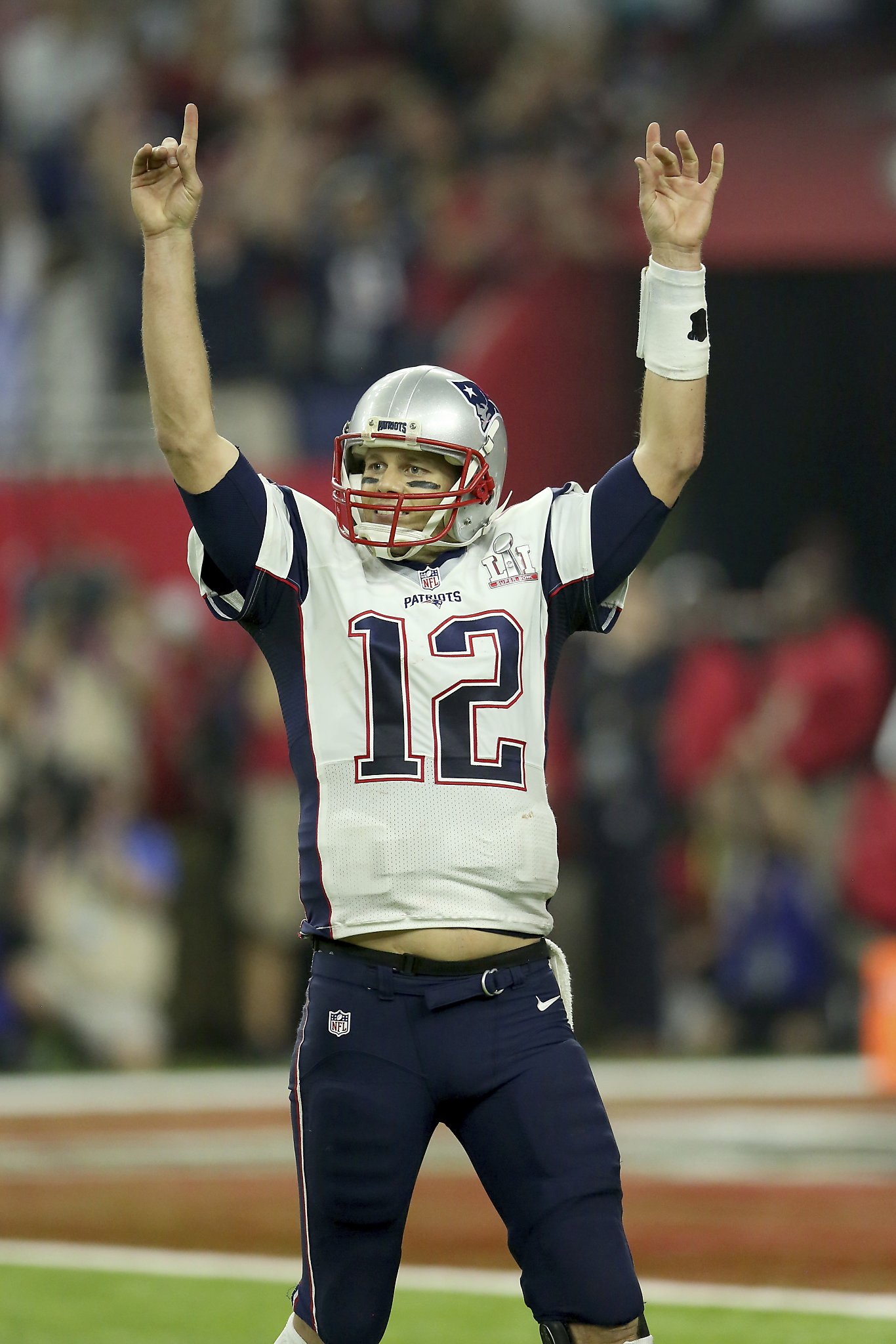 Tom Brady's game jersey 'stolen' from locker room after Super Bowl – Press  Enterprise