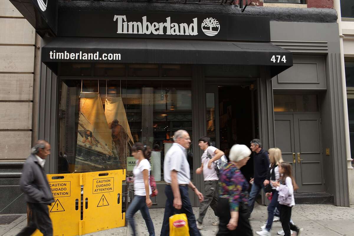 Timberland  Overall benefits rating: 3.7/5 Cool perk: Employees are encouraged to take off up to 40 hours of work per year to volunteer.
