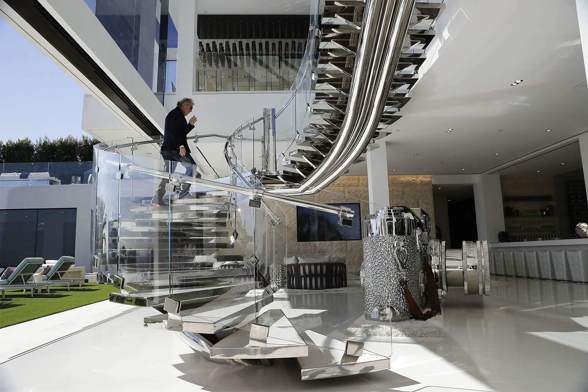 $250 million Los Angeles mega mansion most expensive US listing