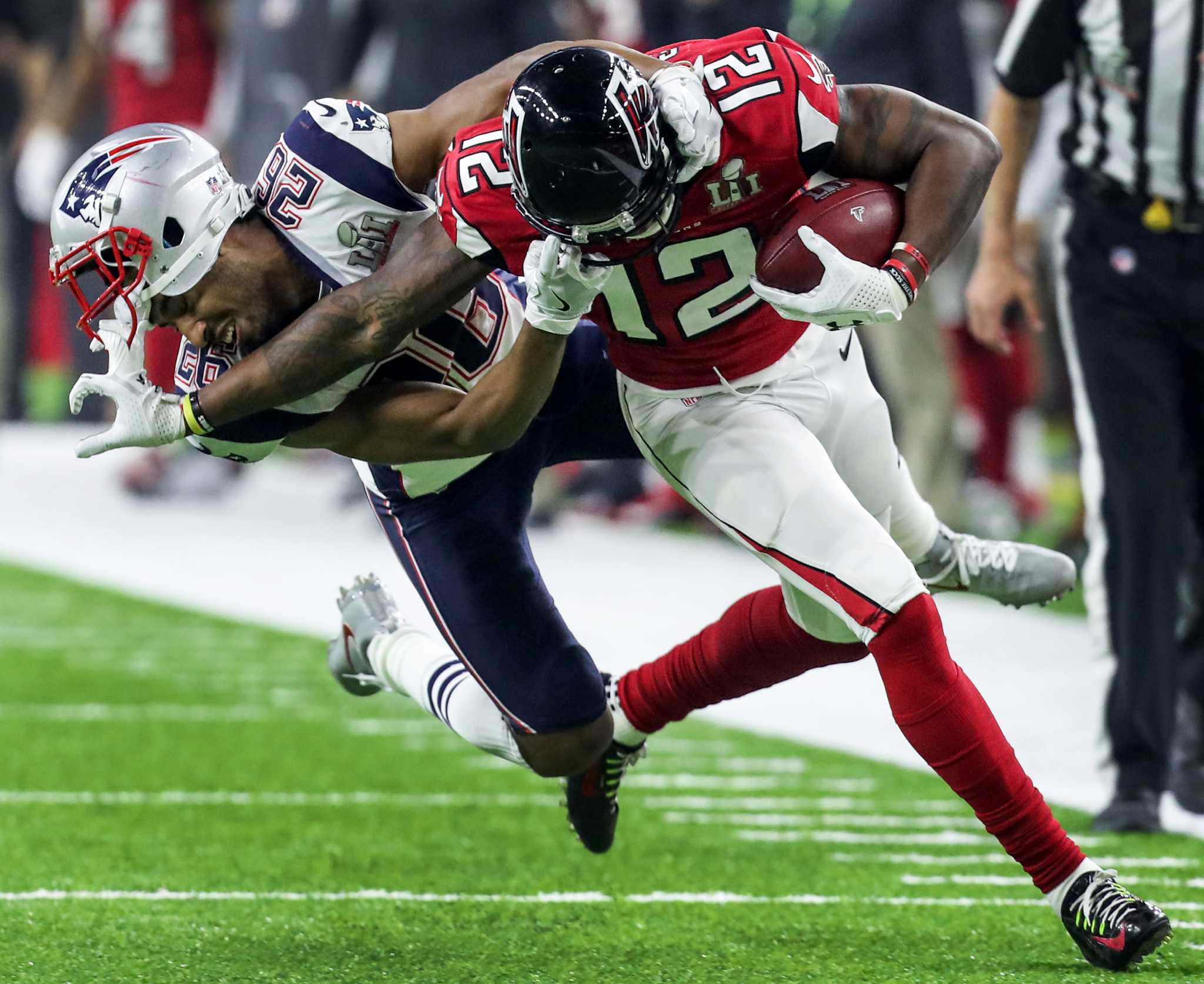 UH's Elandon Roberts gets 2nd Super Bowl ring with Patriots