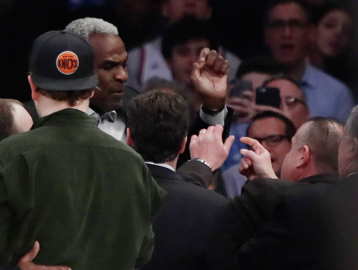Former New York Knicks player Charles Oakley exchanges words with a security guard during the first half of an NBA basketball game between the New York Knicks and the LA Clippers Wednesday, Feb. 8, 2017, in New York. (AP Photo/Frank Franklin II) ORG XMIT: MSG101