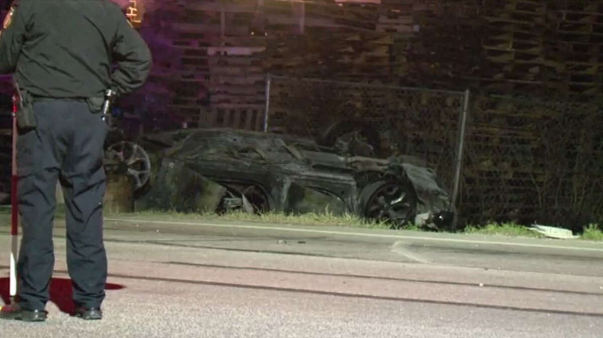 Passersby rescue man from burning car along Beaumont Highway