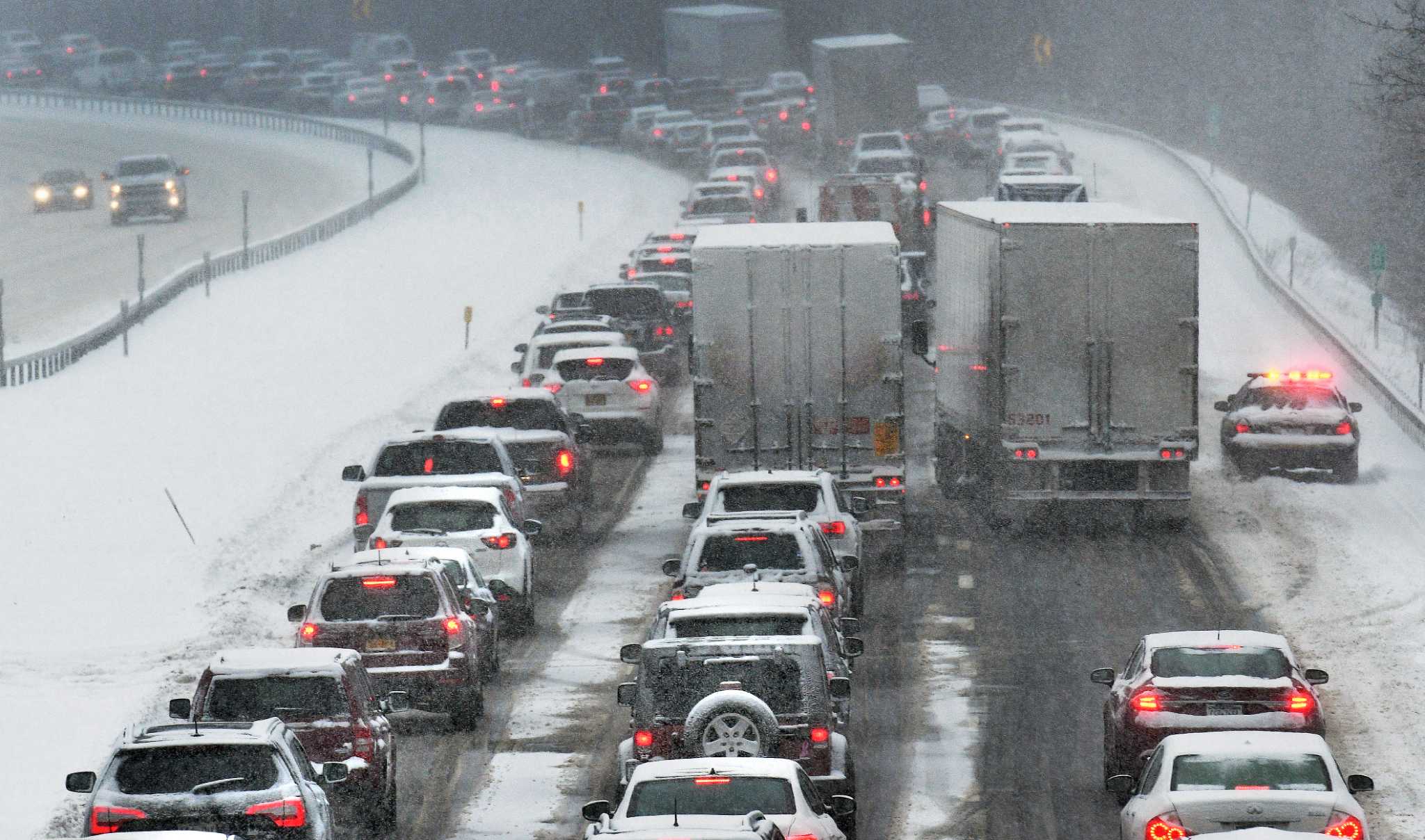 Bill would mandate clearing snow off car