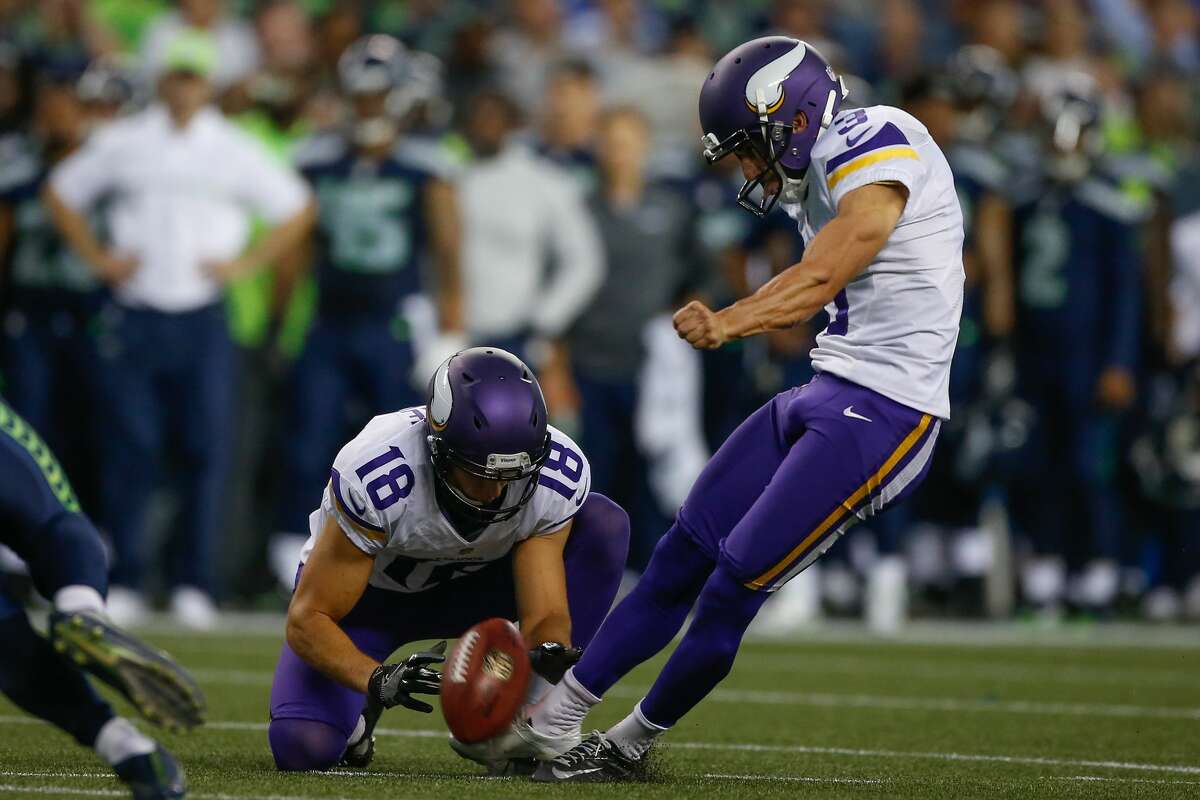 Seahawks sign kicker Blair Walsh