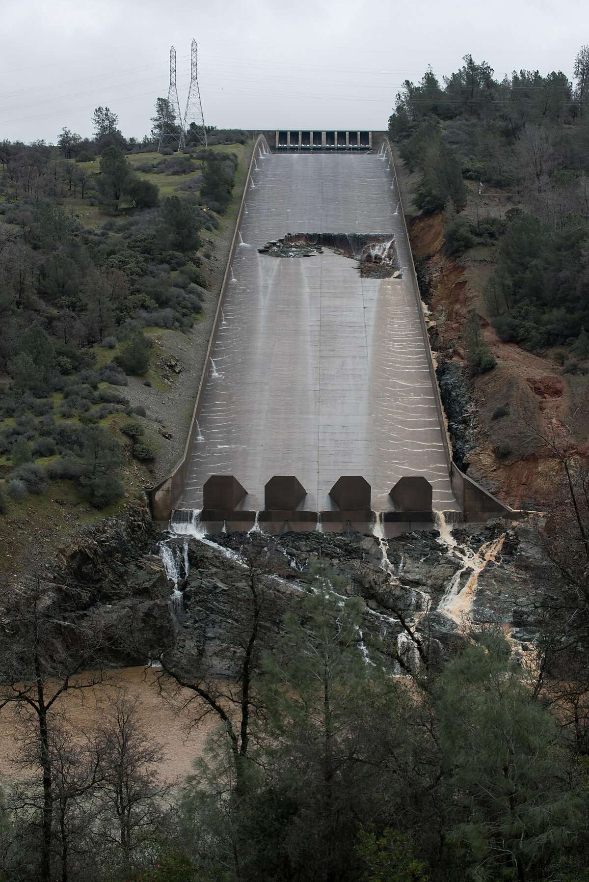 Oroville Dam, for 1st time in history, uses emergency spillway