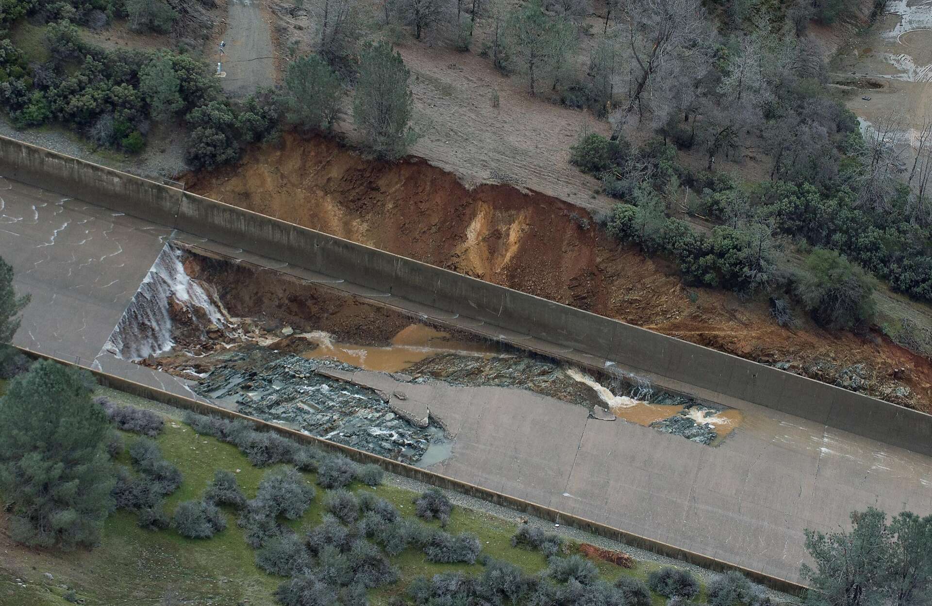 Damage to Oroville Dam spillway worsens — could cost $100 million