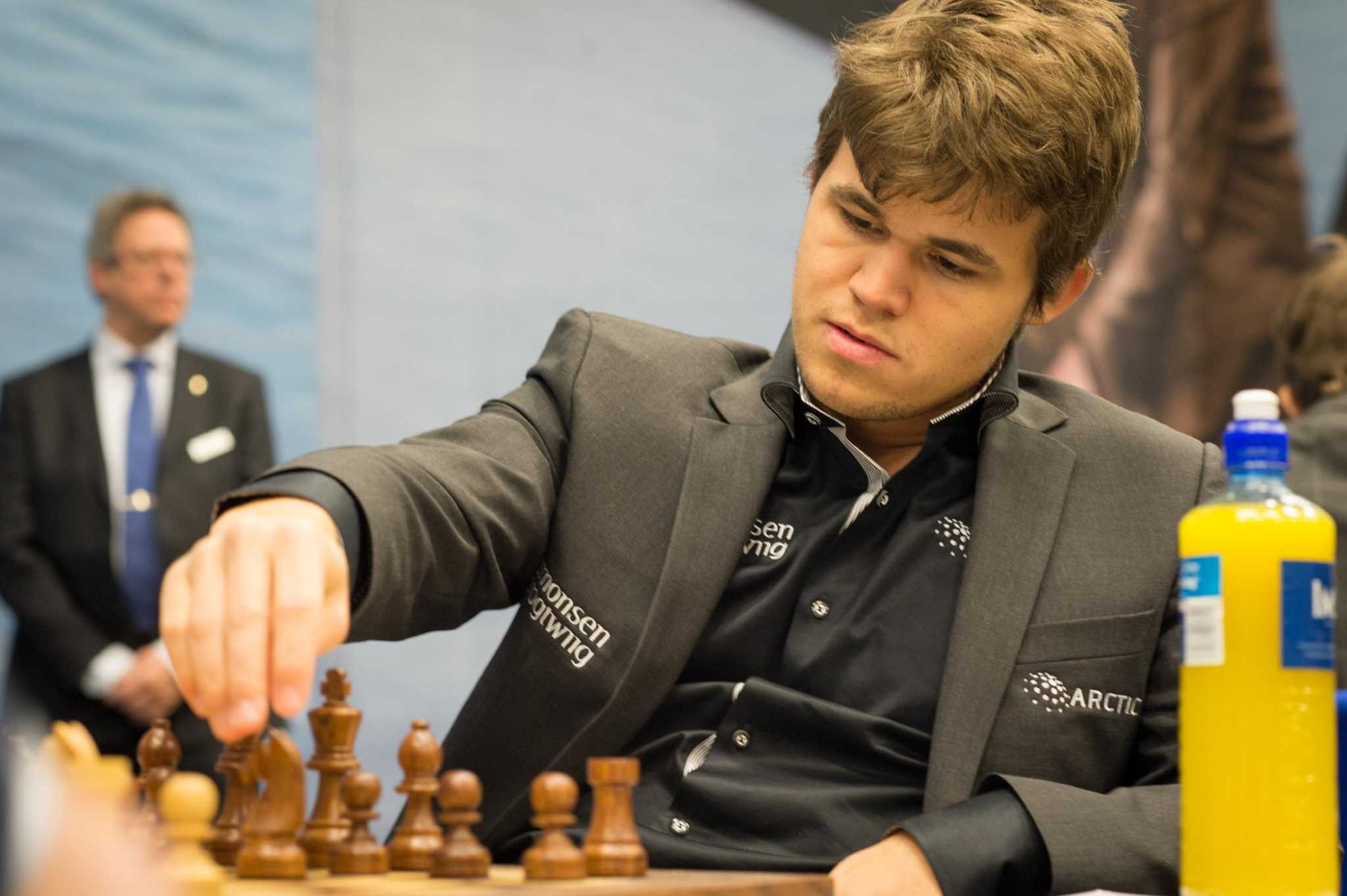 Magnus Carlsen Sacrifices Everything!