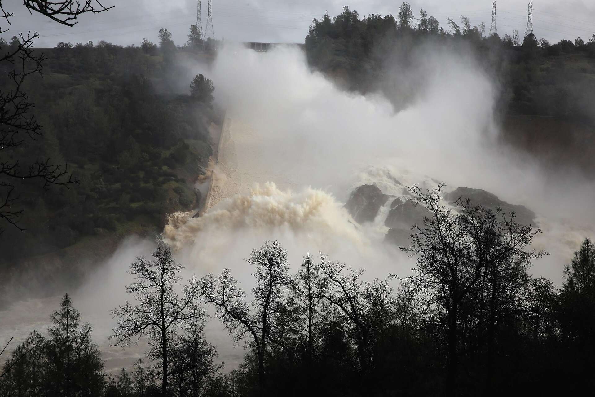 Damage to Oroville Dam spillway worsens — could cost $100 million
