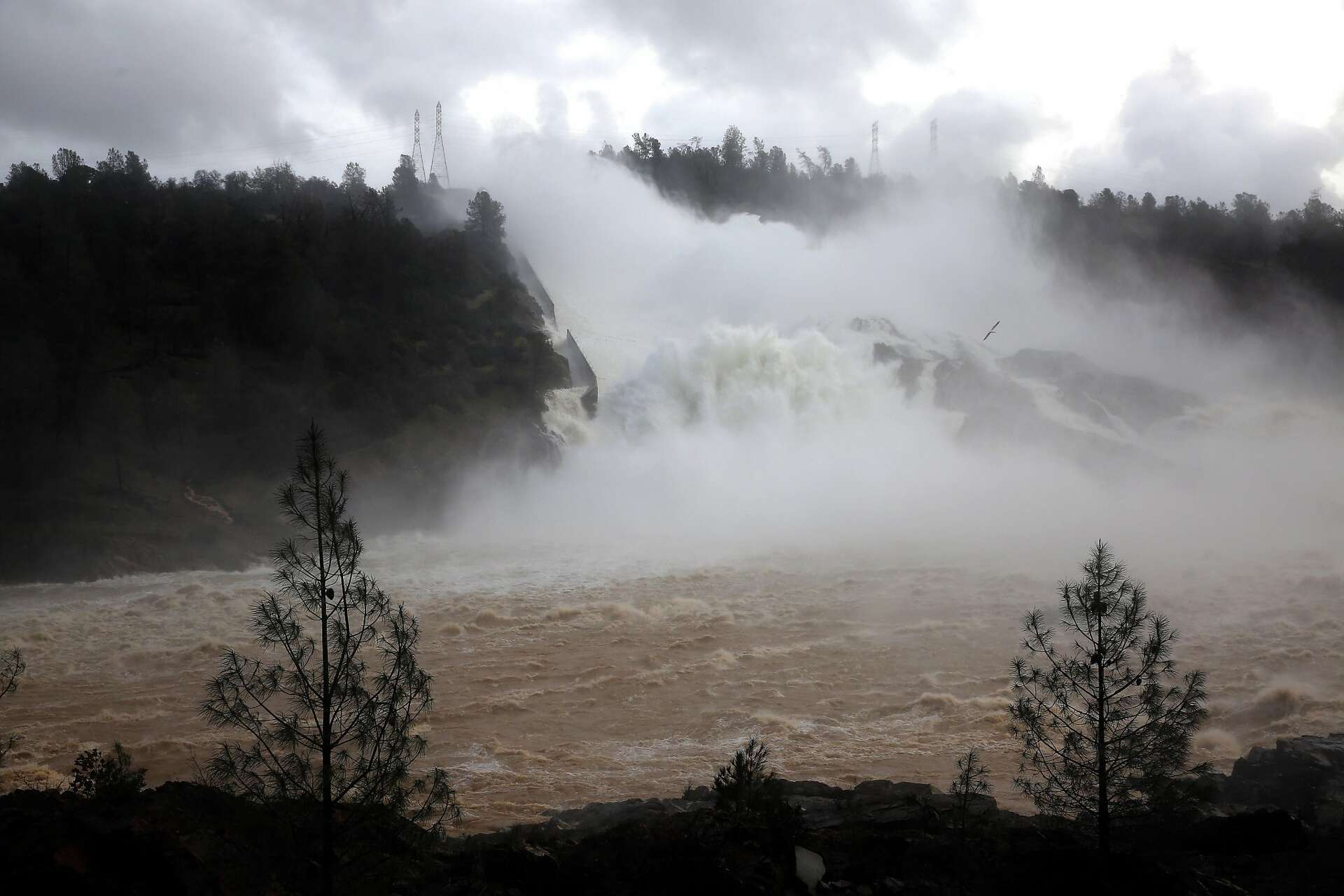 Damage to Oroville Dam spillway worsens — could cost $100 million