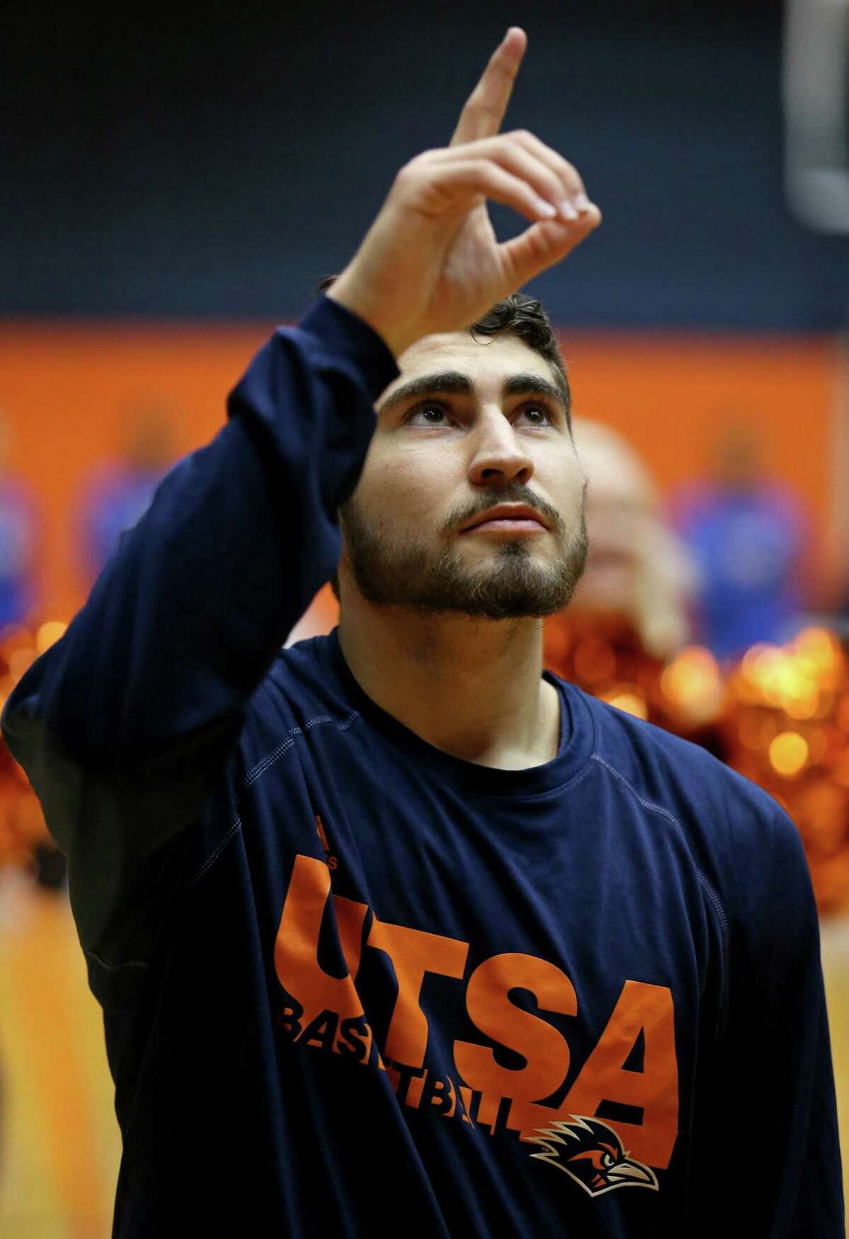 UTSA’s Kyle Massie points after the national anthem before the game with Middle Tennessee on Feb. 2, 2017 at the Convocation Center.
