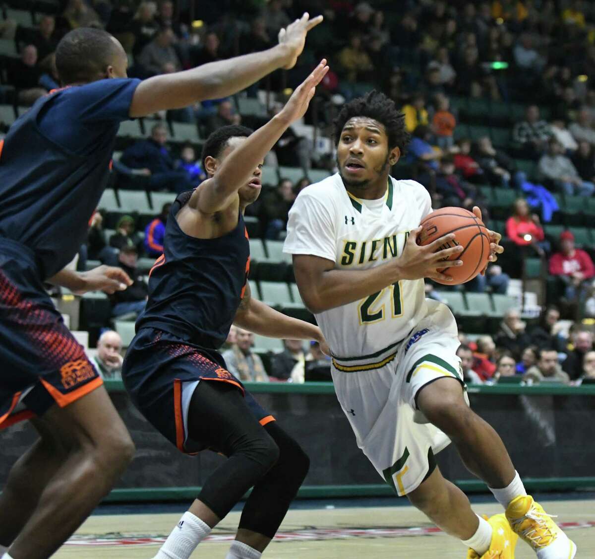 By any name, Shivers contributing for Siena basketball