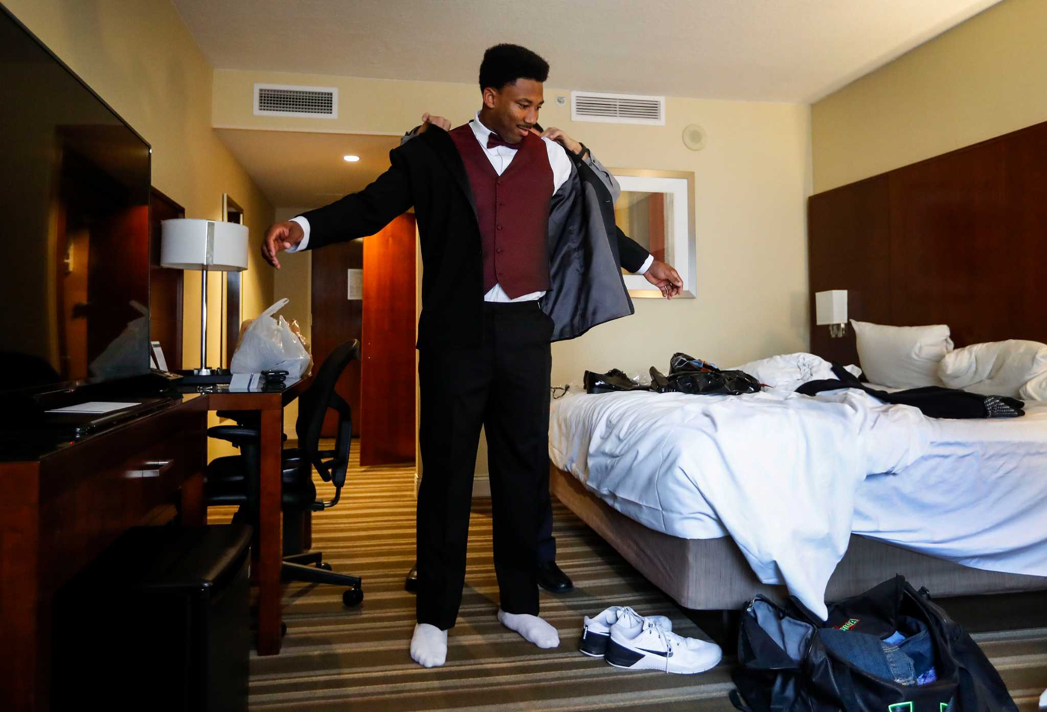 Texas A&M Football - Myles Garrett #selfie as he heads to 46th Rotary  Lombardi Award gala.