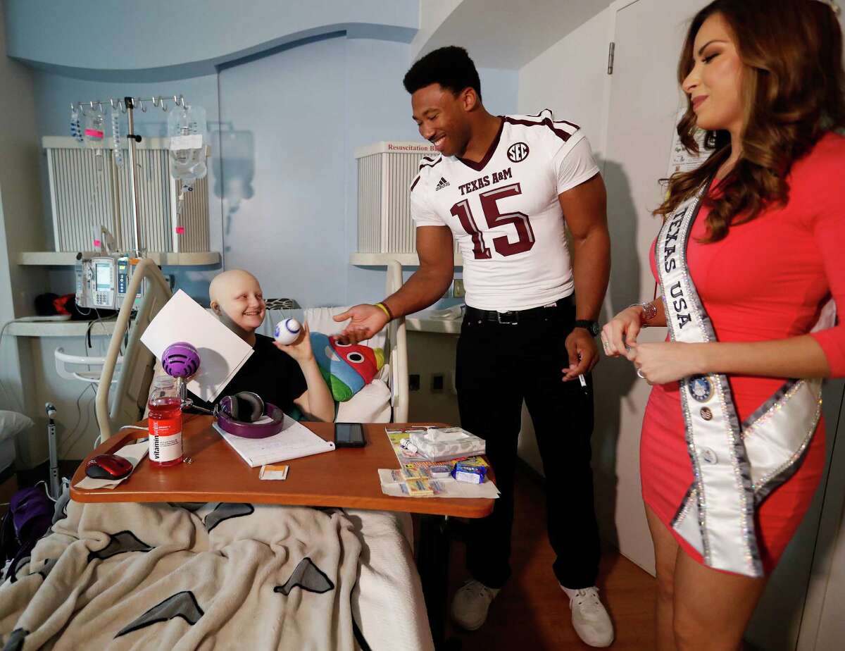 Texas A&M Football - Myles Garrett #selfie as he heads to 46th Rotary  Lombardi Award gala.