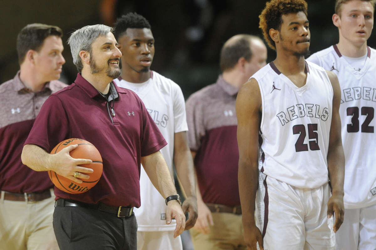 HS BOYS BASKETBALL Boswell stepping down as Lee head coach