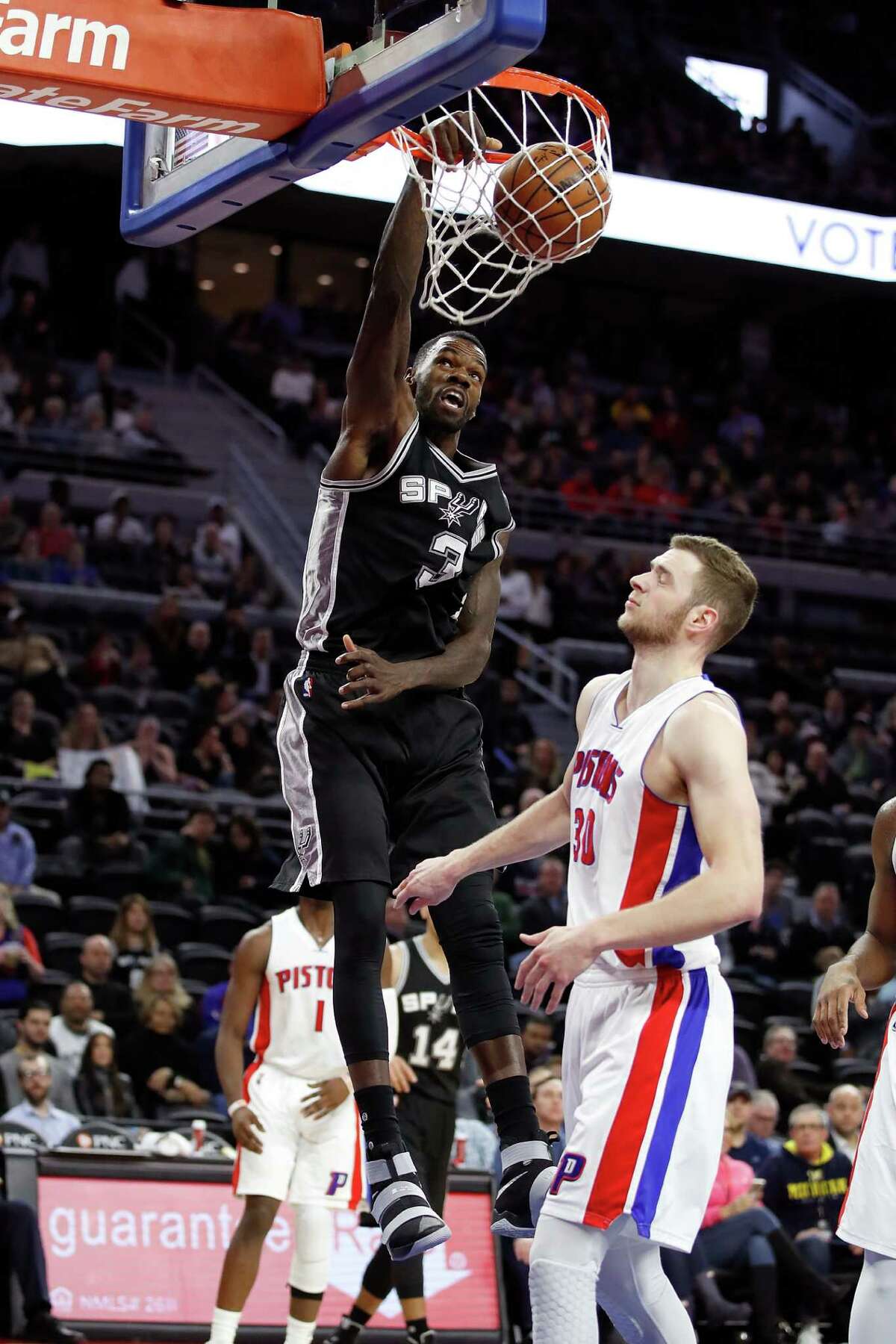 AUBURN HILLS, MI - FEBRUARY 10: Dewayne Dedmon #3 of the San Antonio Spurs dunks next to Jon Leuer #30 of the Detroit Pistons during the second half at the Palace of Auburn Hills on February 10, 2017 in Auburn Hills, Michigan. San Antonio won the game 103-92. NOTE TO USER: User expressly acknowledges and agrees that, by downloading and or using this photograph, User is consenting to the terms and conditions of the Getty Images License Agreement.