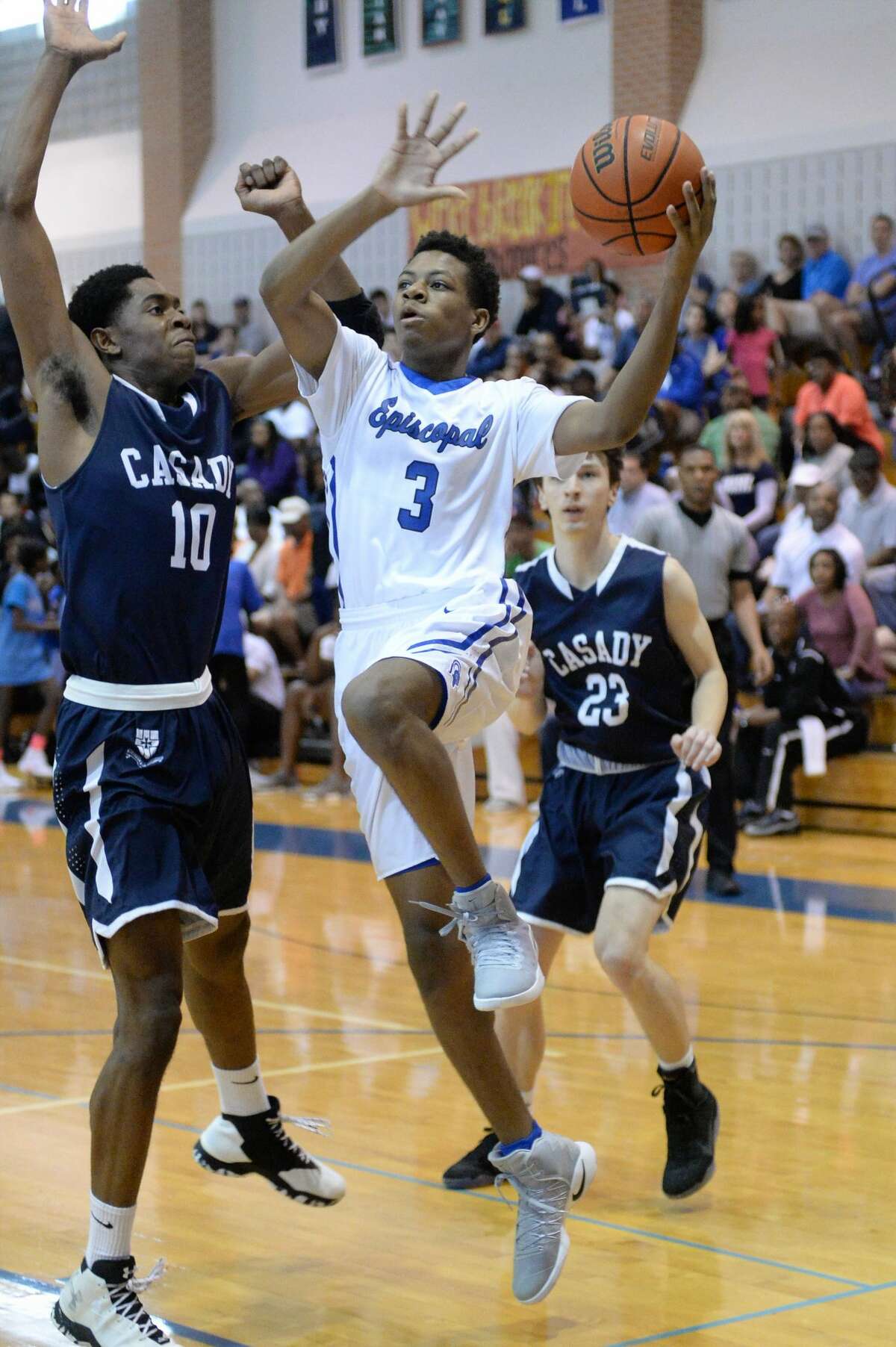 Jahari Long (3) of Episcopal drives to the hoop during the first half of the boys SPC Championship basketball game between the Episcopal Knights and the Oklahoma City Casady Cyclones on Saturday February 11, 2017 at Houston Christian High School, Houston, TX.