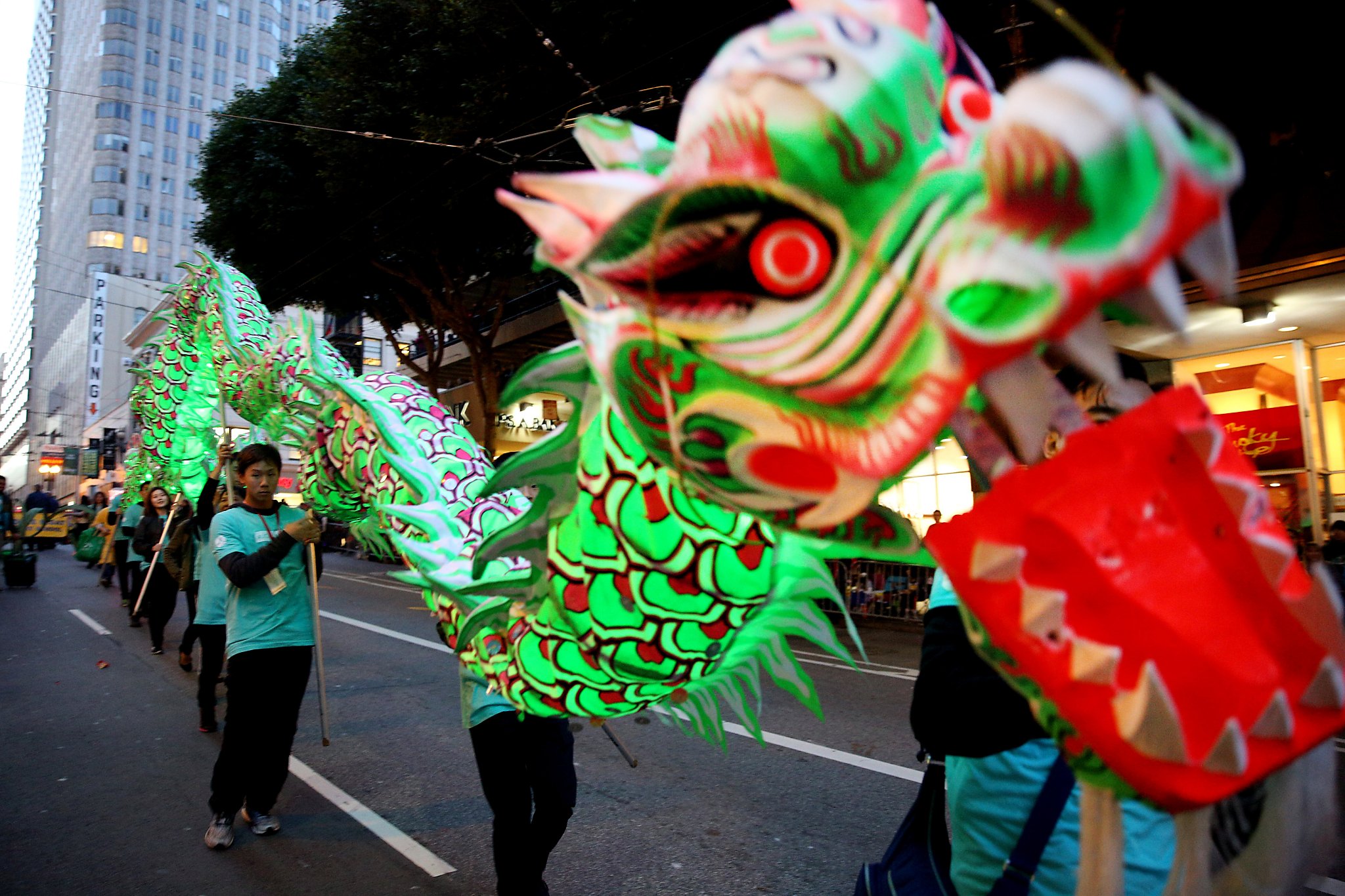 Parade-goers line SF streets to welcome the Year of the Rooster 