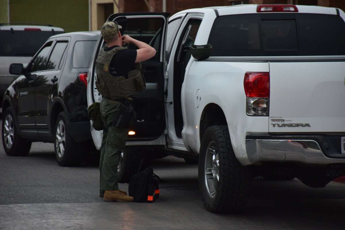 San Antonio police respond to a hostage-turned-standoff situation at an apartment complex in the 2000 block of South Zarzamora Street on Monday, Feb. 13, 2017.