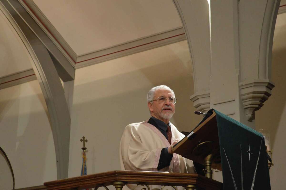 Azzeim Mahmoud, imam of Al Madany Islamic Center of Norwalk, addresses the crowd at the "Welcome the Refugee" event at St. Luke's Parish, Tuesday, Feb. 7, 2017, in Darien, Conn.
