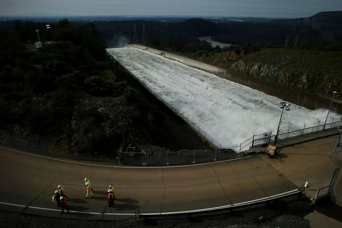 Oroville Dam: A Story Of A Catastrophe Told Through Photos