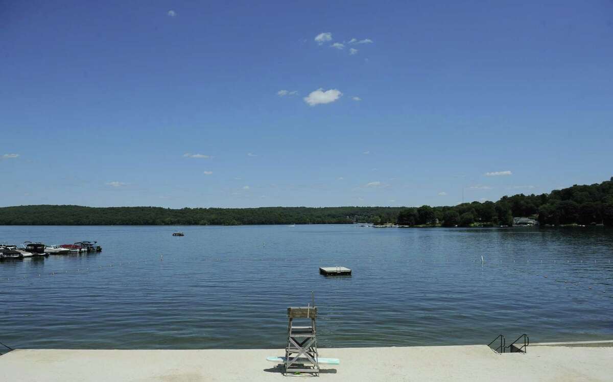 Candlewood Lake residents oppose use of chemicals