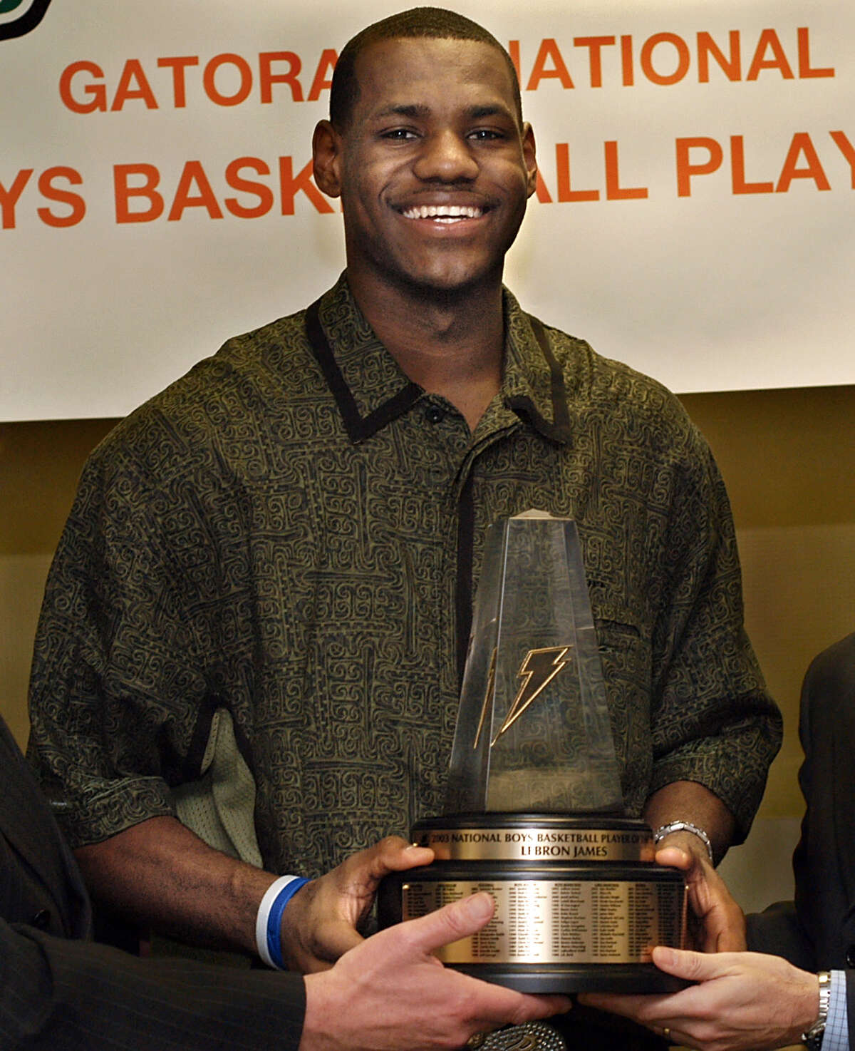St. Vincent-St. Mary High School's LeBron James holds the award for the 2003 Gatorade National High School Boys Basketball Player of the Year Tuesday, April 8, 2003, in Akron, Ohio. It was the second straight year James has won the award. (AP Photo/Greg Ruffing). Used as mug. HOUCHRON CAPTION (04/13/2003) (05/23/2003) (05/25/2003-2-STAR): James. HOUCHRON CAPTION (06/25/2003): ``I've been selling out gyms since the end of my freshman year, seeing cameras all over the place. Everything that's going on now . . . I'm used to it.'' - Expected NBA draft top pick LeBron James on fame. HOUCHRON CAPTION (02/21/2004) (03/09/2004) (03/17/2004) (04/11/2004) (04/28/2004): James. HOUCHRON CAPTION (11/15/2004) (11/16/2004) (11/25/2004) (11/28/2004) (12/14/2004) (12/16/2004) (12/17/2004-2-STAR) (12/22/2004) (12/29/2004) (01/17/2005 -2-star) (02/04/2005) (02/06/2005-3-STAR) (02/17/2005) (02/24/2005) (03/21/2005-2-STAR) (04/16/2005) SECSPTS: JAMES.
