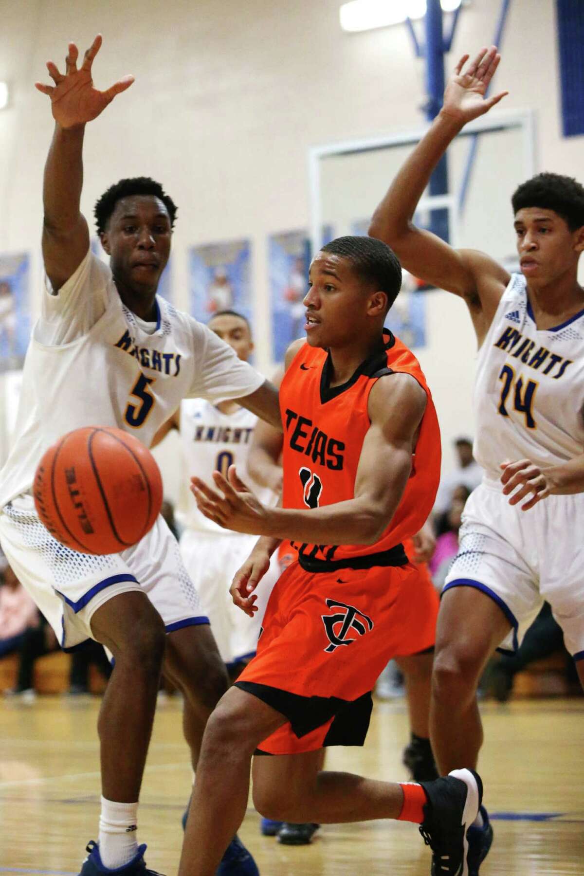 Elkins secures district title with win over Texas City