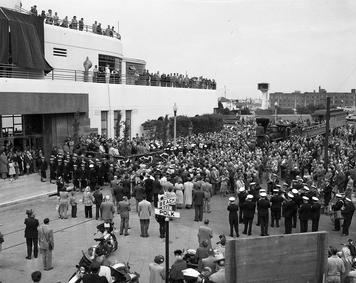 1951年6月26日，海事博物馆在旧水上公园赌场大楼开幕