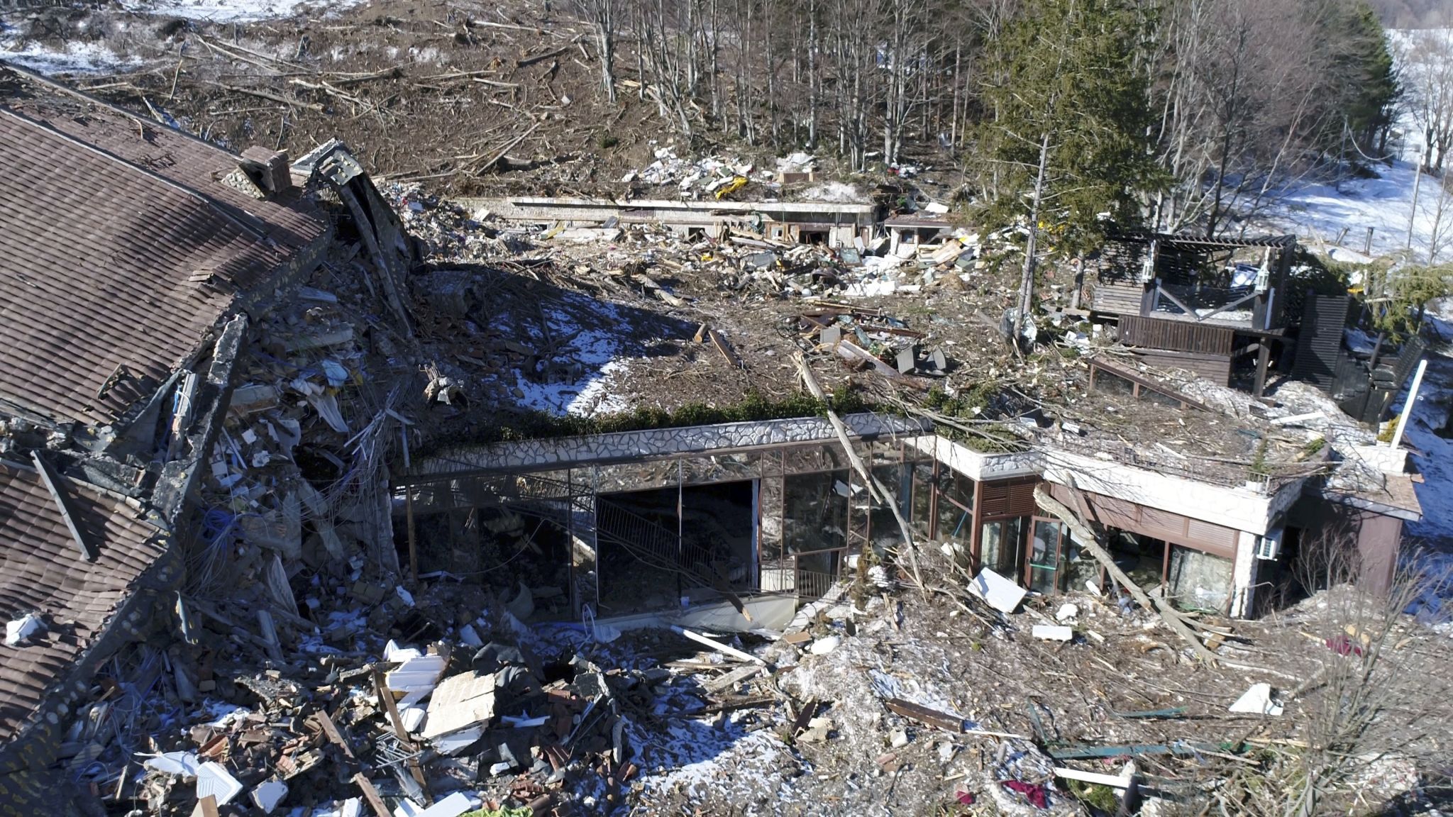 New Photos Reveal Aftermath Of Italy Avalanche That Killed Dozens