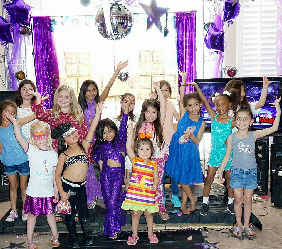 Texas 6-year-old's Selena-themed birthday party is making the internet