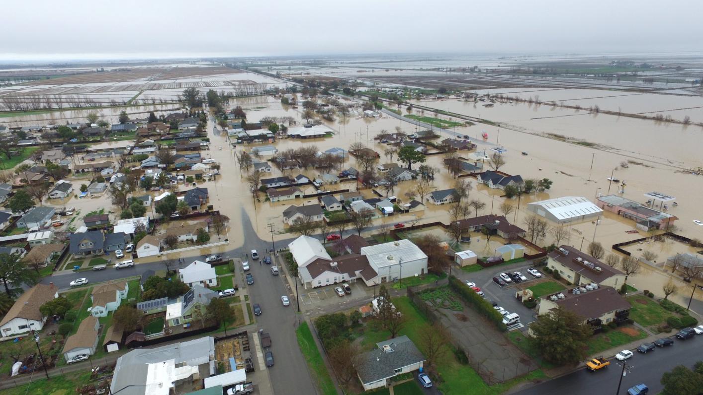 Dramatic photos: Northern California town of Maxwell flooded, people ...