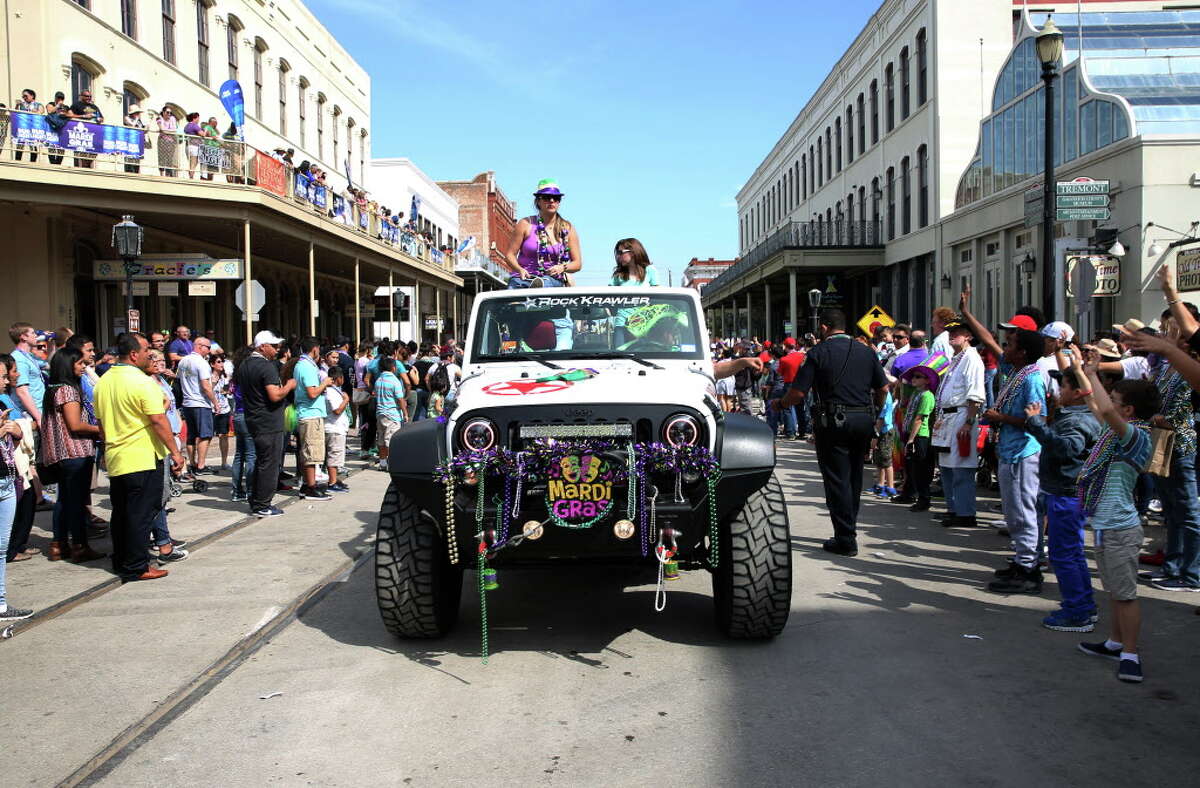 parking for mardi gras world