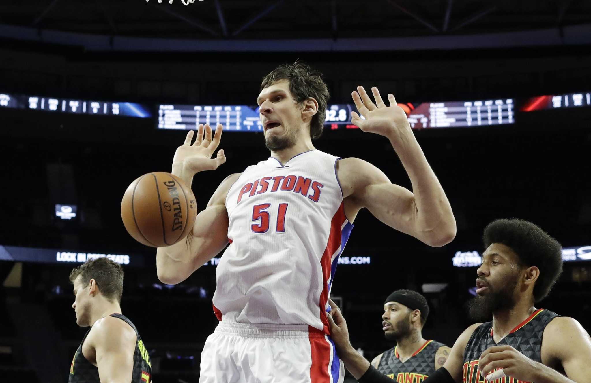 Pistons Center Boban Marjanovic Has Really Big Hands