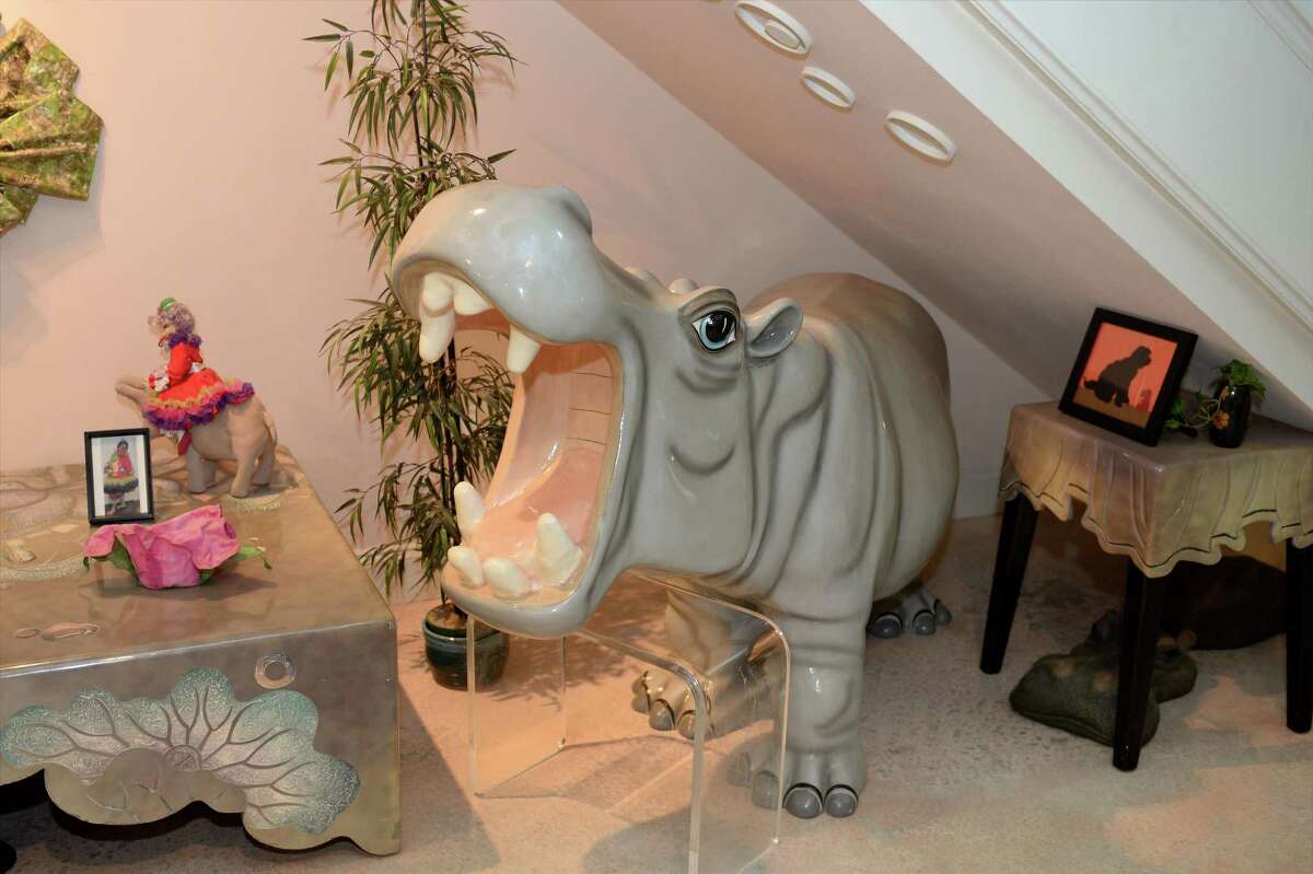 Houston's hippoartcar lady has more than 2,000 hippos in her home