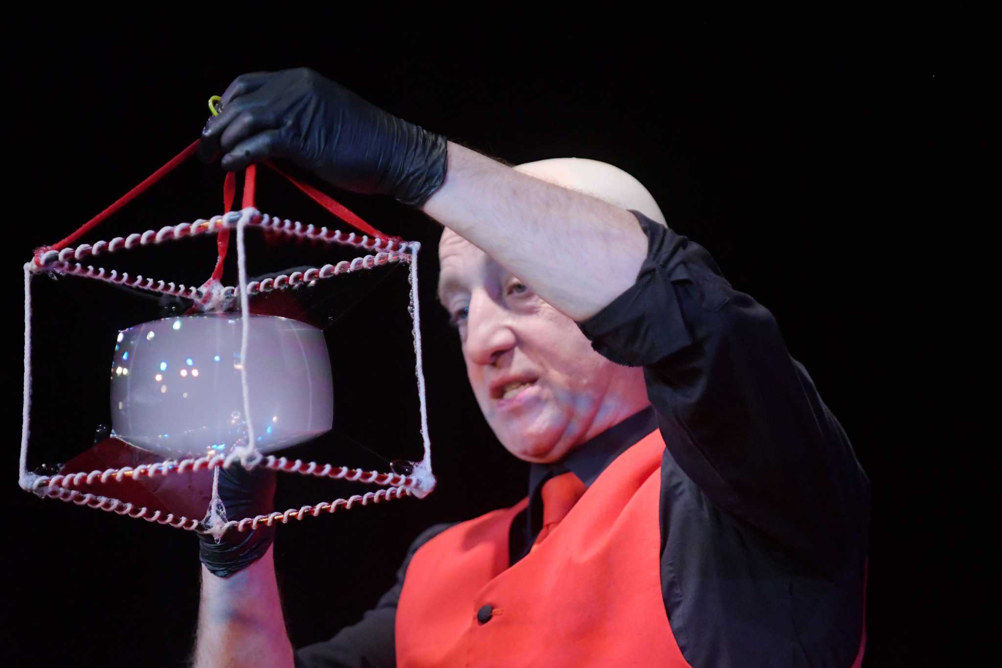 Photos Bubbles galore in Albany