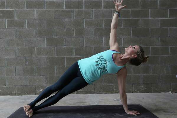 houston chronicle yoga challenge day 24: side plank