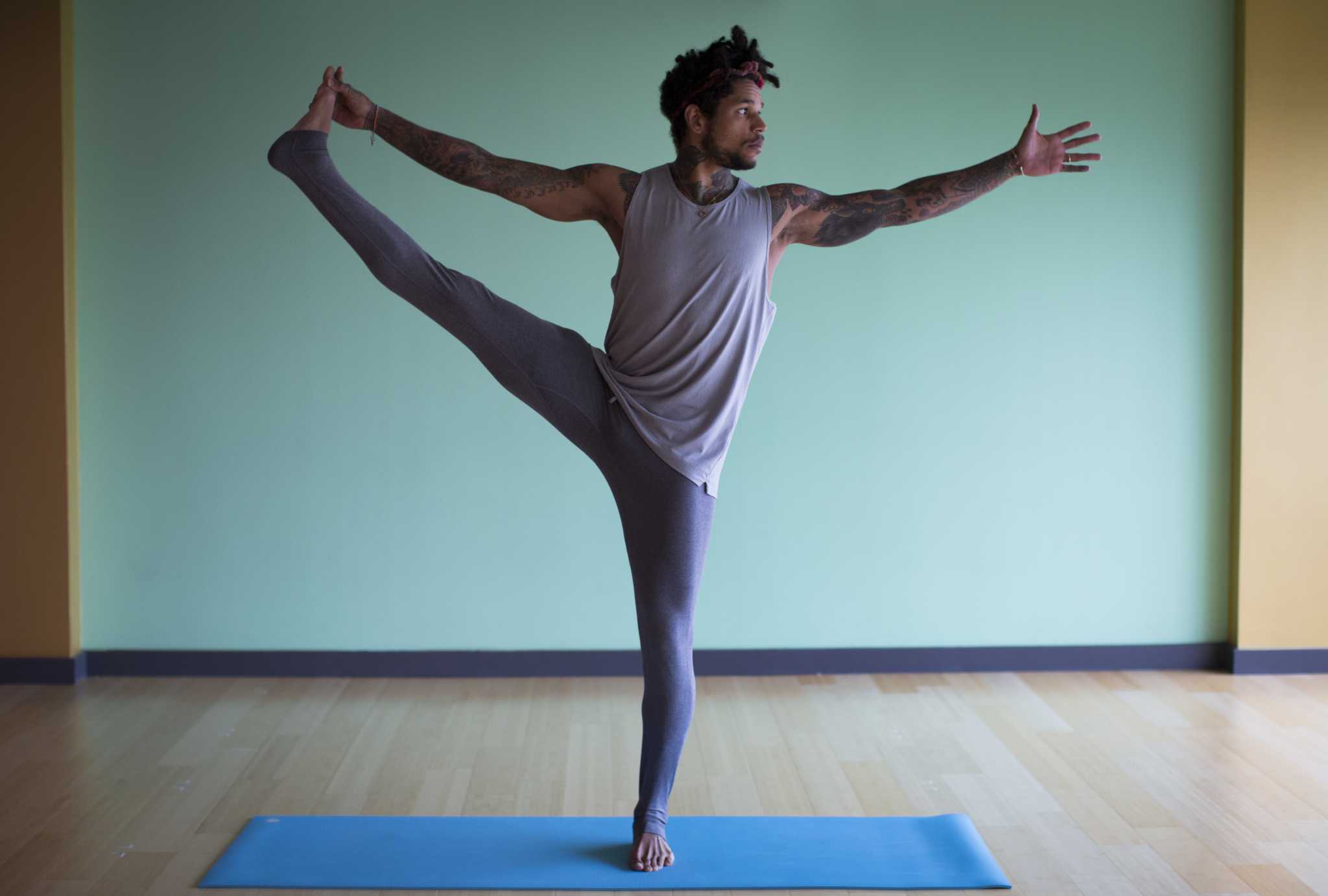 yoga standing leg lift