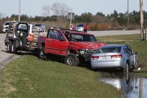 Fatal crash shuts down Fort Bend County roadway