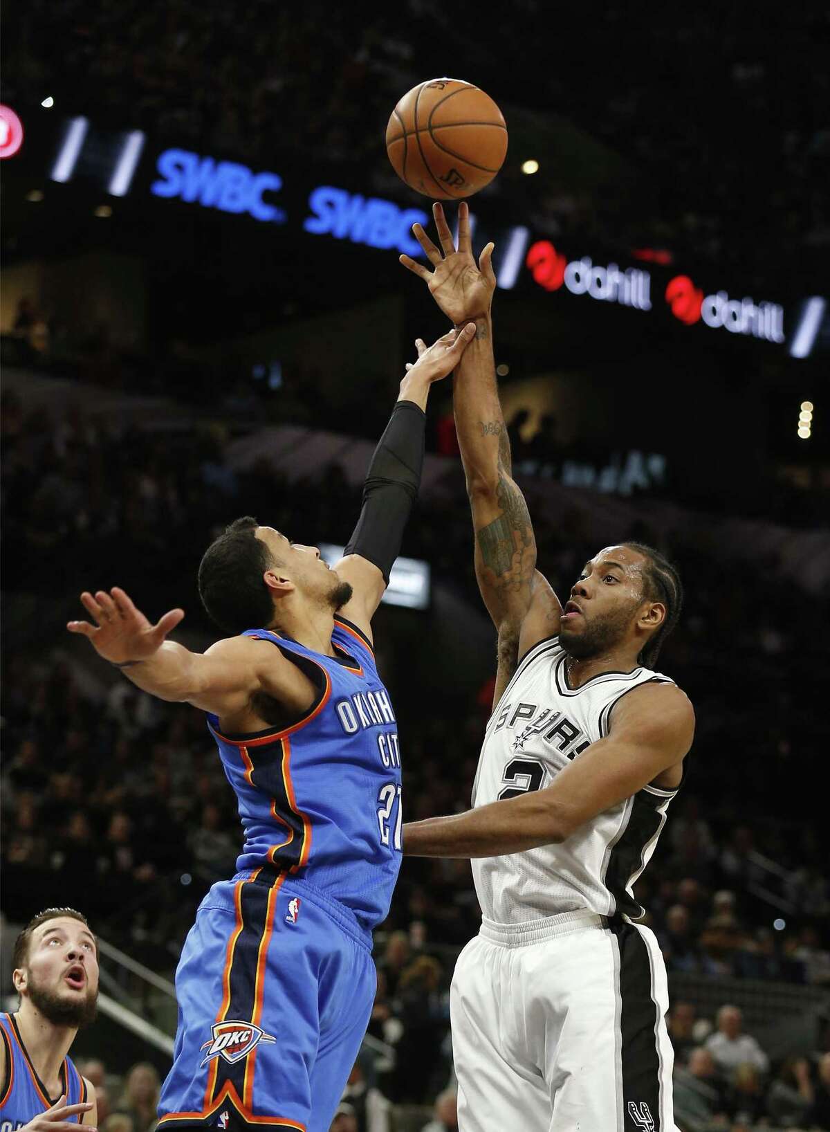 Spurs' Kawhi Leonard (02) shoots over Oklahoma City Thunders' Andre Roberson (21) during their game at the AT&T Center on Tuesday, Jan. 31, 2017. (Kin Man Hui/San Antonio Express-News)