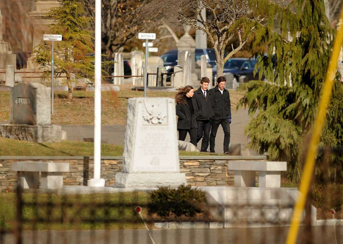 Mary Tyler Moore funeral makes busy month for Fairfield cops