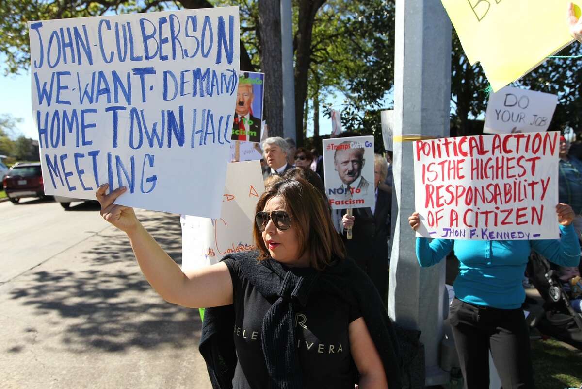 Protesters at Lakeside Country Club after not being allowed in town hall by Rep. John Culberson.