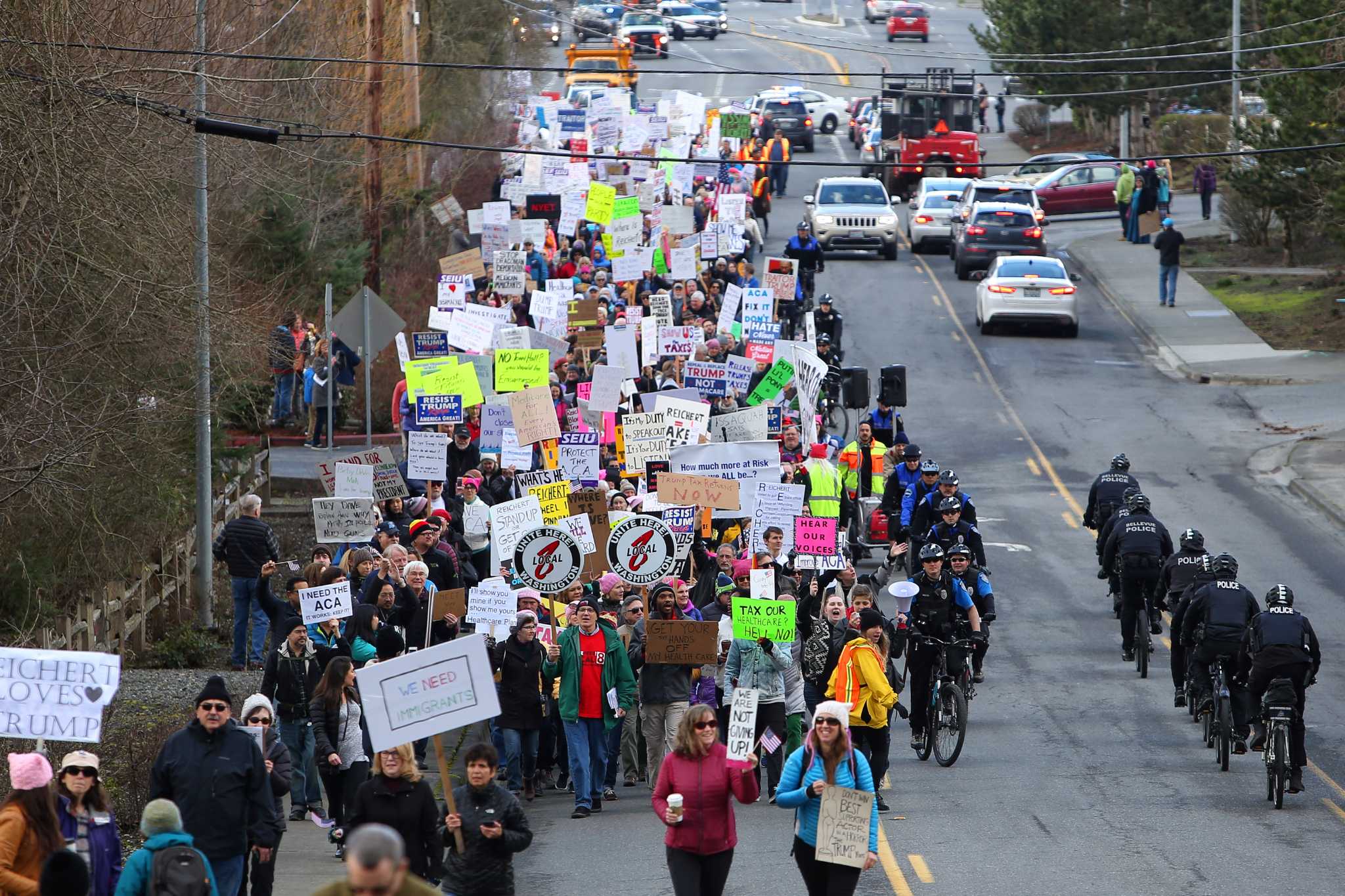 Connelly: Washington's senators should hold town meetings